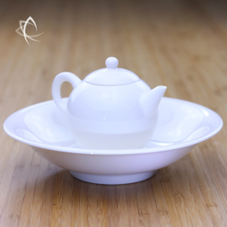 Ivory Porcelain Tea Plate with Gongfu Teapot Feature View